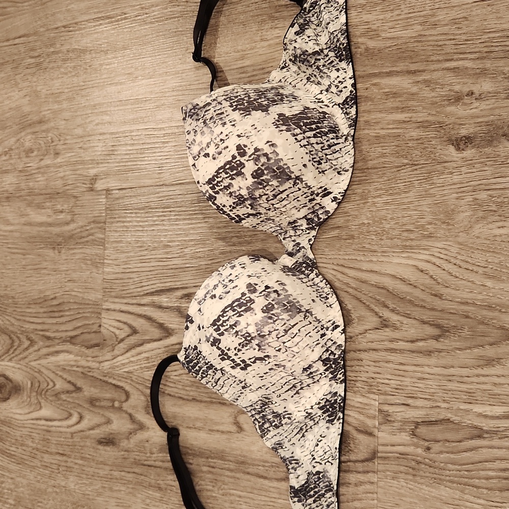 PINK Victoria's Secret Where Everywhere T-Shirt Lightly Lined Bra 32D